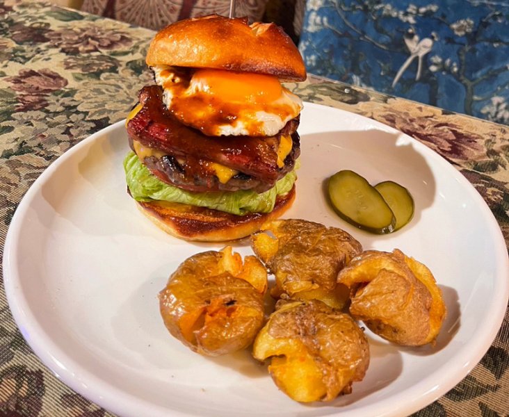 Изысканный гурманский бургер