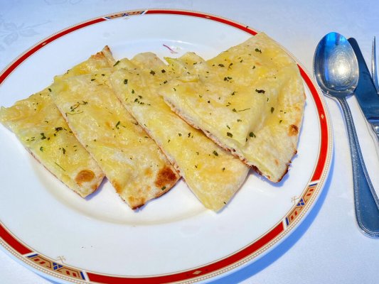 Сырный наан（Cheese Naan）